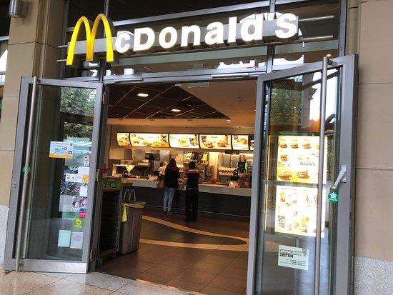 McDonald's im Bahnhof