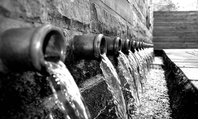 20-Röhren-Brunnen