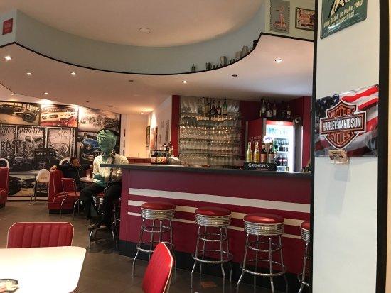 Timeless Diner-Bar