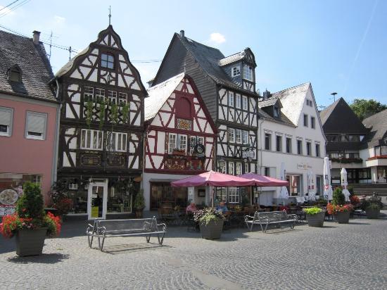 Marktplatz mit Ochsenbrunnen